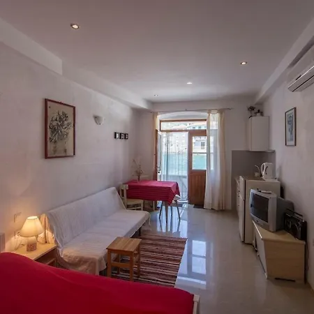 Apartment Beachfront Nest Komiza